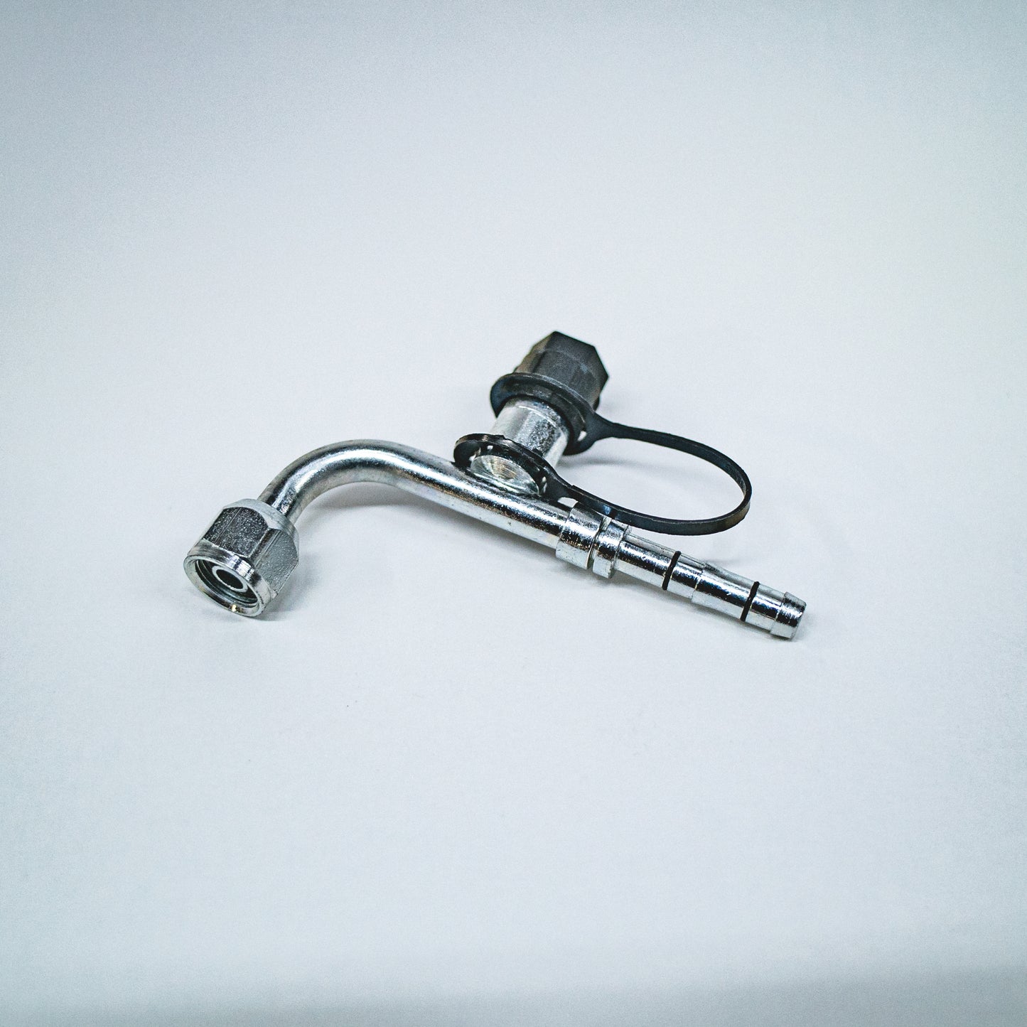 NO 6 Hose Fitting - 90 Degree with 134a Service Port